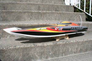 Das-RC-Modellbau-Boot-und-Rennboot-Genesis-ist-935mm-lang-300x200 in 