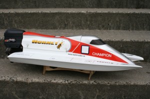 Formel-1-RC-Boot-und-Rennboot-Hornet-von-Beili-Model-300x199 in 